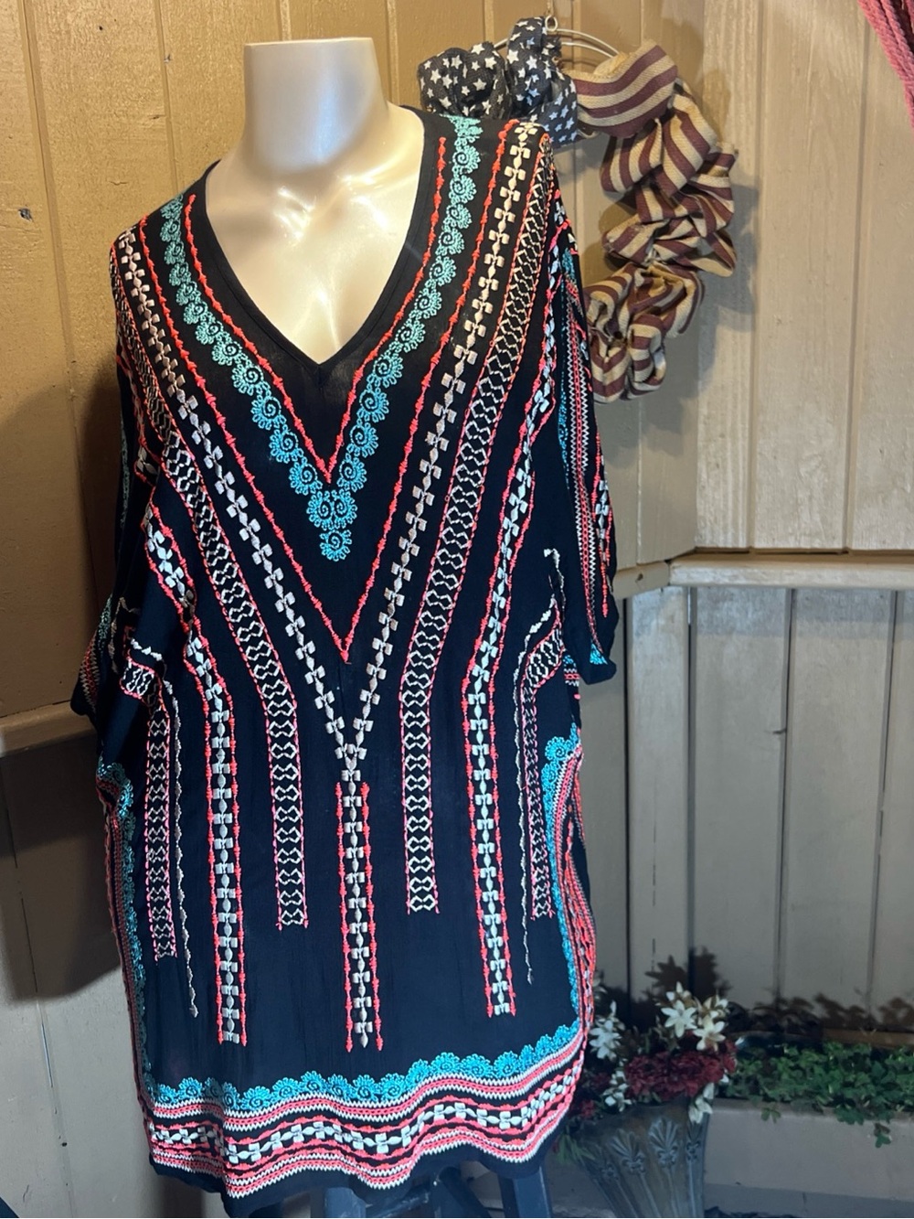 Nanette Lepore Black V-Neck Tunic with Coral and Turquoise Embroidery XS/S FIT L